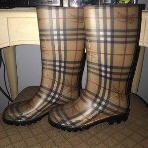 Burberry rain boots (REAL)
